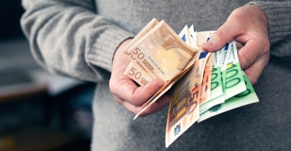 Paratë cash rekord, 4.3 mld euro po qarkullojnë jashtë bankave